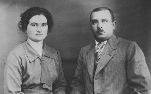 Črno-bela slika neznanega para  - nosilna